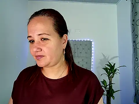 Snapshot of Gabrielajewel_ chatting on 09/17/25, 02:52 Gabrielajewel online show from 09/17/25, 02:52