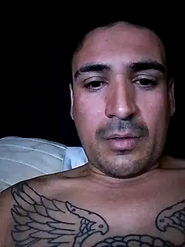 Snapshot of bigandstrong2217 chatting on 10/09/25, 06:33 bigandstrong2217 online show from 10/09/25, 06:33