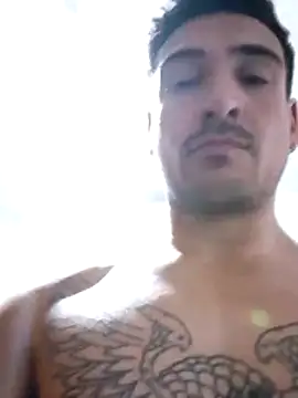 Snapshot of bigandstrong2217 chatting on 10/25/25, 04:20 bigandstrong2217 online show from 10/25/25, 04:20