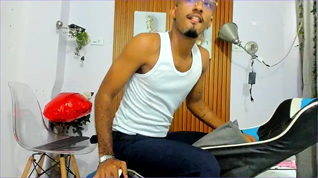 Snapshot of Darwin_mayo chatting on 09/17/25, 05:25 Darwin mayo online show from 09/17/25, 05:25