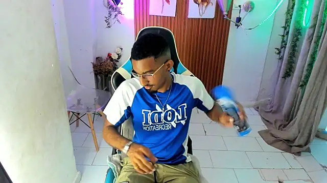 Darwin mayo online show from 11/11/25, 05:24