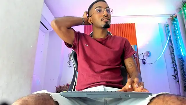 Darwin mayo online show from 11/12/25, 05:24