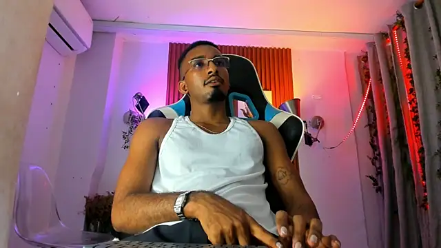 Darwin mayo online show from 11/18/25, 05:39