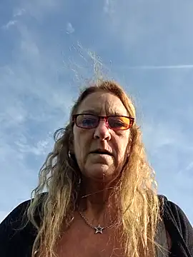 HotWifeLyn68 online show from 11/05/25, 12:05