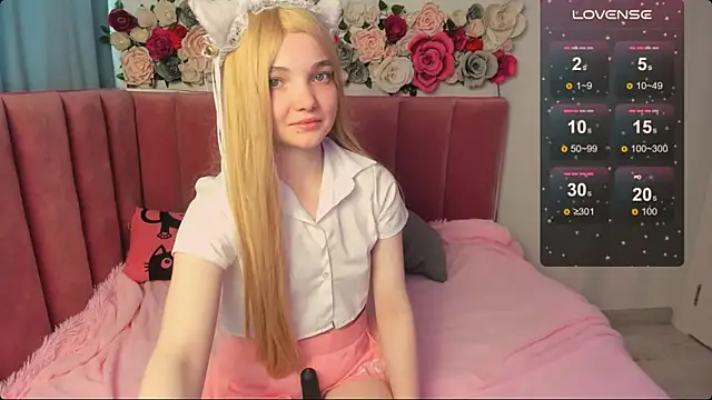 Snapshot of AnimeAlica18 chatting on 10/19/25, 02:23 AnimeAlica18 online show from 10/19/25, 02:23