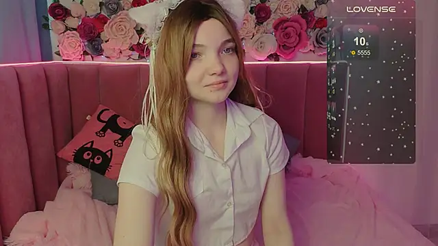 Snapshot of AnimeAlica18 chatting on 11/01/25, 02:24 AnimeAlica18 online show from 11/01/25, 02:24