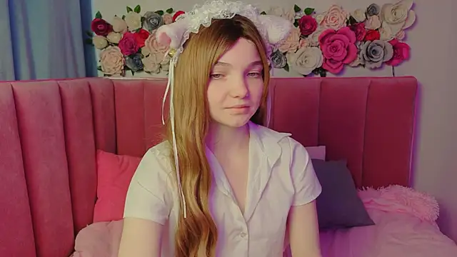 Snapshot of AnimeAlica18 chatting on 11/05/25, 02:33 AnimeAlica18 online show from 11/05/25, 02:33