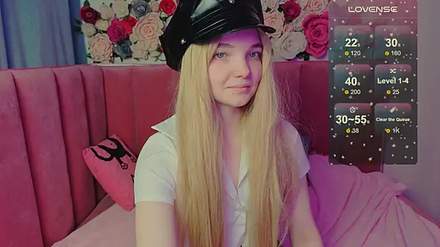 Snapshot of AnimeAlica18 chatting on 11/12/25, 10:15 AnimeAlica18 online show from 11/12/25, 10:15