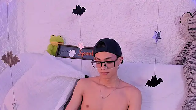 thiago kinghot online show from 10/10/25, 12:26