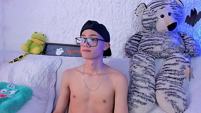 thiago kinghot online show from 10/31/25, 11:44