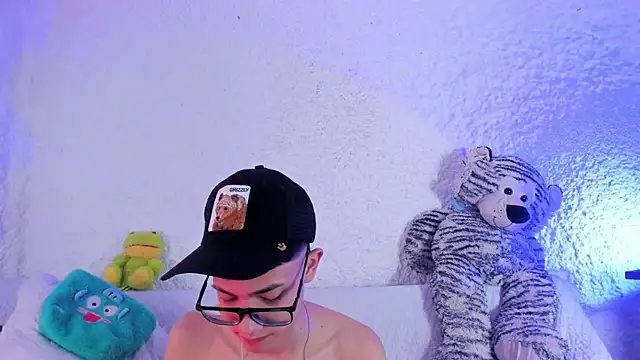 thiago kinghot online show from 11/13/25, 12:37