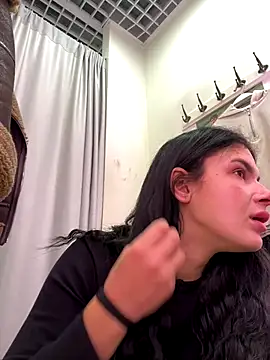 Snapshot of MiraReach chatting on 10/10/25, 04:33 MiraReach online show from 10/10/25, 04:33