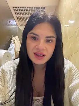 Snapshot of MiraReach chatting on 10/13/25, 03:39 MiraReach online show from 10/13/25, 03:39