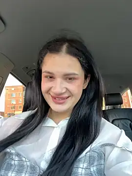 Snapshot of MiraReach chatting on 10/18/25, 04:04 MiraReach online show from 10/18/25, 04:04