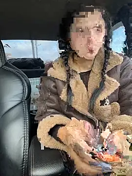 Snapshot of MiraReach chatting on 10/22/25, 04:02 MiraReach online show from 10/22/25, 04:02