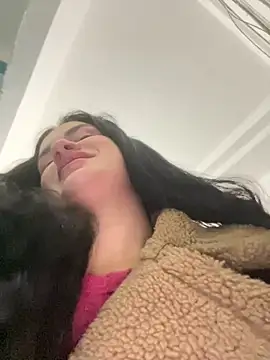 Snapshot of MiraReach chatting on 10/23/25, 02:33 MiraReach online show from 10/23/25, 02:33