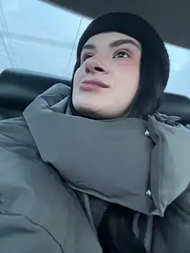 Snapshot of MiraReach chatting on 11/13/25, 01:59 MiraReach online show from 11/13/25, 01:59