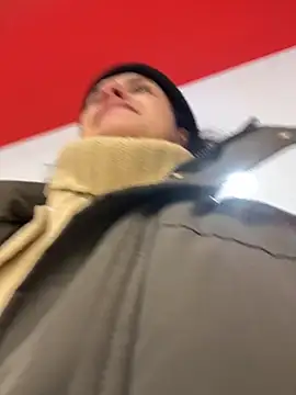 Snapshot of MiraReach chatting on 11/18/25, 03:23 MiraReach online show from 11/18/25, 03:23