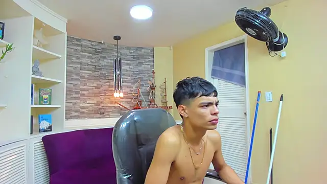 Snapshot of Brownie_Lovers chatting on 10/15/25, 10:48 Brownie Lovers online show from 10/15/25, 10:48