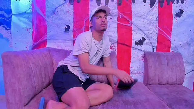 Snapshot of Brownie_Lovers chatting on 10/22/25, 01:33 Brownie Lovers online show from 10/22/25, 01:33