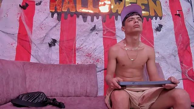 Snapshot of Brownie_Lovers chatting on 10/23/25, 08:07 Brownie Lovers online show from 10/23/25, 08:07