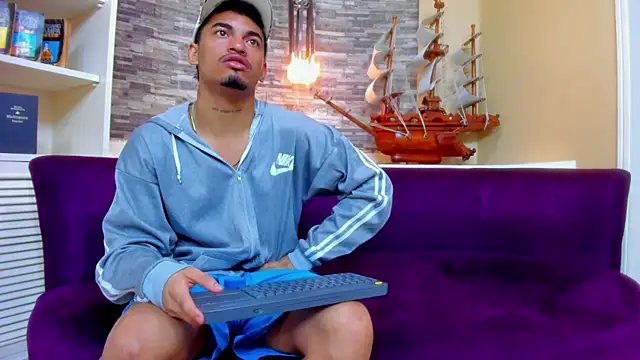 Snapshot of Brownie_Lovers chatting on 11/04/25, 11:09 Brownie Lovers online show from 11/04/25, 11:09