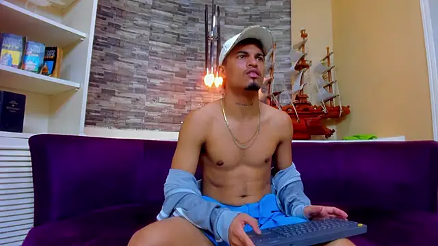 Snapshot of Brownie_Lovers chatting on 11/06/25, 11:44 Brownie Lovers online show from 11/06/25, 11:44