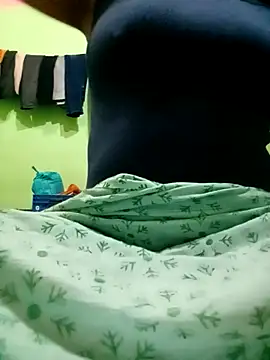 Hotty-couple063 online show from 10/28/25, 04:42