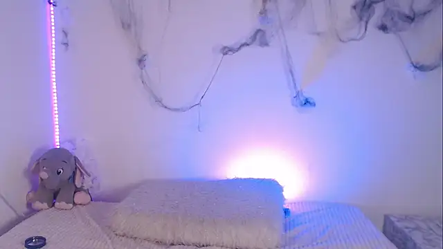 Lia  1 online show from 10/22/25, 09:36