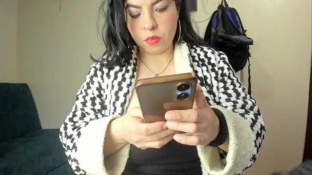 angela suaza online show from 10/12/25, 01:37