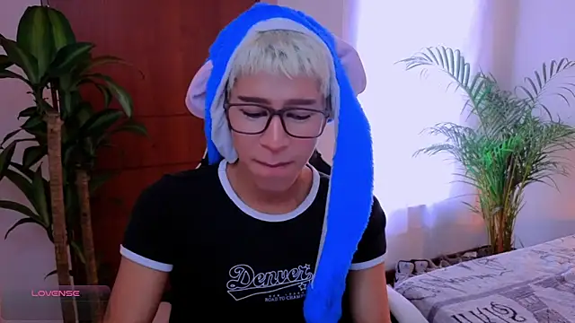 Snapshot of taichi_bluy chatting on 09/26/25, 07:07 taichi bluy online show from 09/26/25, 07:07