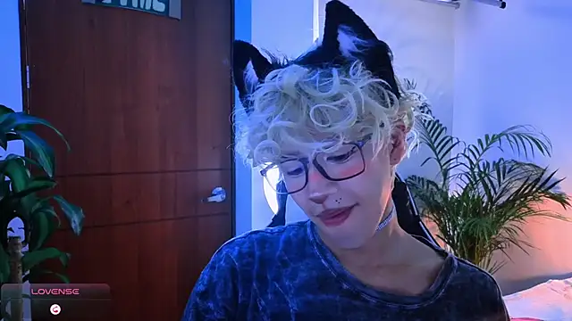 taichi bluy online show from 10/17/25, 01:57