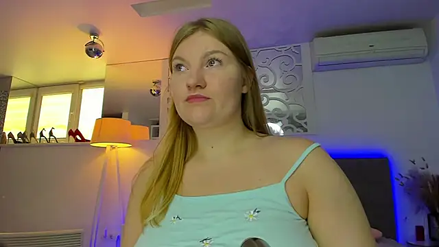 Snapshot of AshleyJoness chatting on 10/08/25, 05:05 AshleyJoness online show from 10/08/25, 05:05