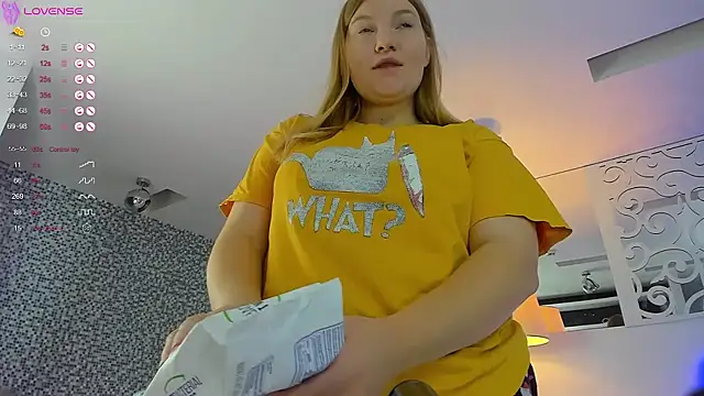 Snapshot of AshleyJoness chatting on 10/17/25, 05:10 AshleyJoness online show from 10/17/25, 05:10