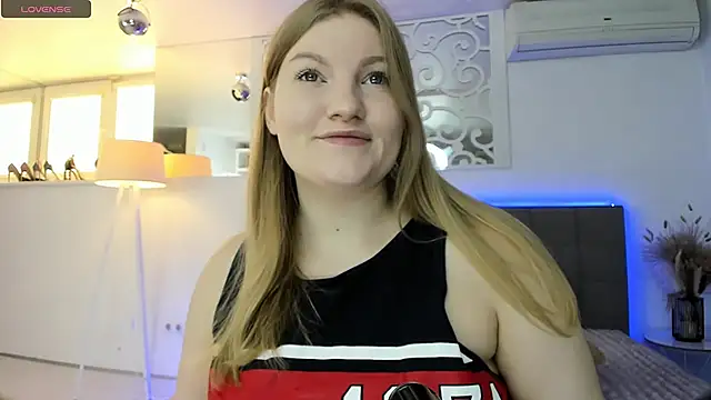 Snapshot of AshleyJoness chatting on 10/19/25, 04:57 AshleyJoness online show from 10/19/25, 04:57