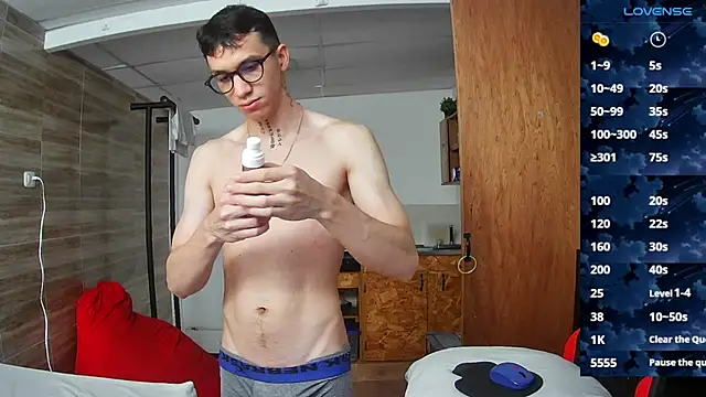 Snapshot of angelicious_ chatting on 10/08/25, 12:25 angelicious online show from 10/08/25, 12:25