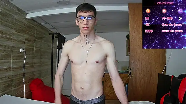 Snapshot of angelicious_ chatting on 10/24/25, 12:01 angelicious online show from 10/24/25, 12:01