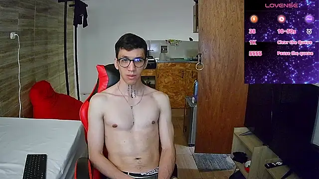 Snapshot of angelicious_ chatting on 10/25/25, 12:23 angelicious online show from 10/25/25, 12:23