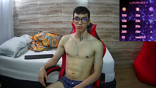 Snapshot of angelicious_ chatting on 10/27/25, 12:31 angelicious online show from 10/27/25, 12:31