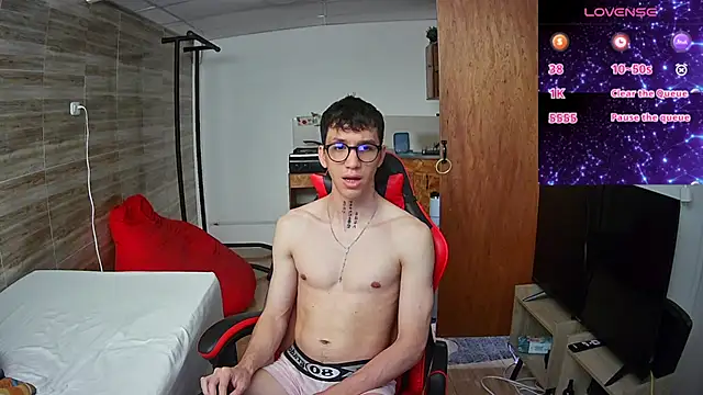 Snapshot of angelicious_ chatting on 10/29/25, 12:29 angelicious online show from 10/29/25, 12:29