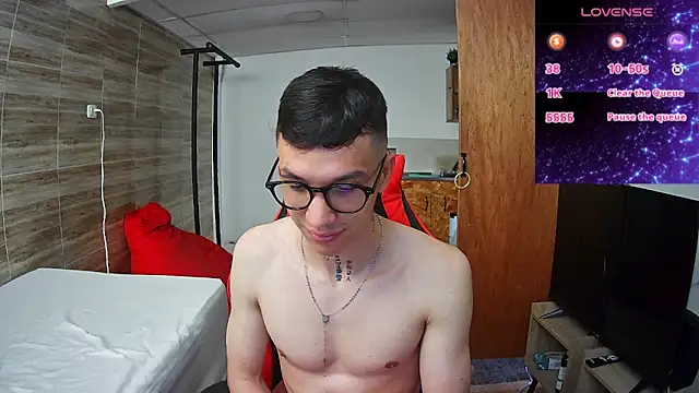 Snapshot of angelicious_ chatting on 10/31/25, 12:39 angelicious online show from 10/31/25, 12:39