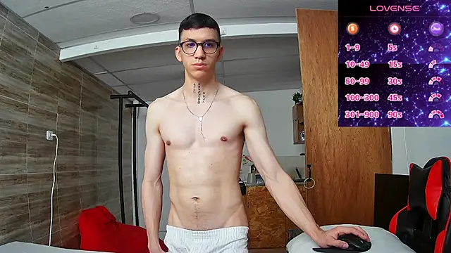 Snapshot of angelicious_ chatting on 11/07/25, 01:22 angelicious online show from 11/07/25, 01:22