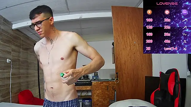 Snapshot of angelicious_ chatting on 11/08/25, 07:12 angelicious online show from 11/08/25, 07:12