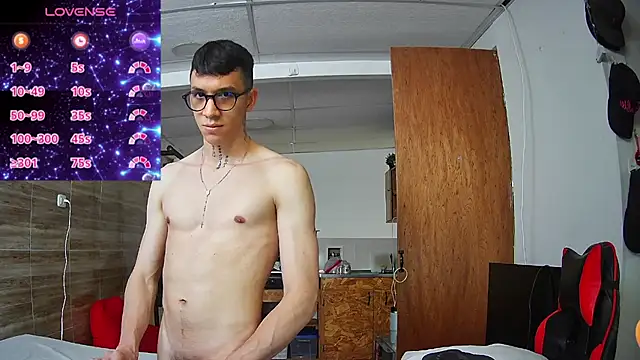 Snapshot of angelicious_ chatting on 11/10/25, 07:35 angelicious online show from 11/10/25, 07:35