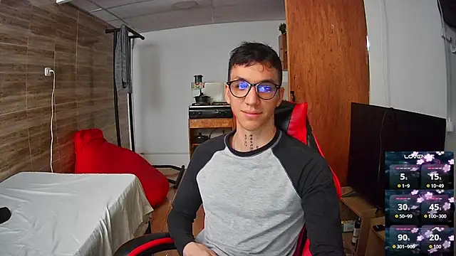 Snapshot of angelicious_ chatting on 11/13/25, 08:41 angelicious online show from 11/13/25, 08:41