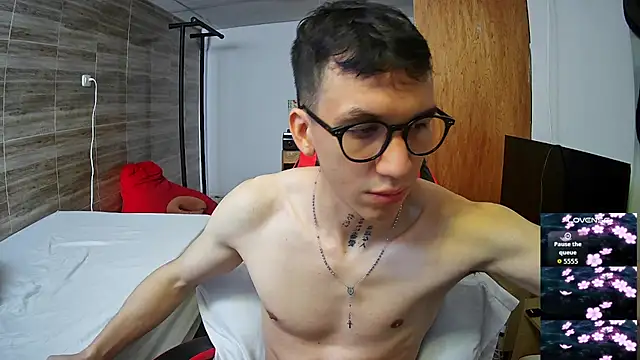 Snapshot of angelicious_ chatting on 11/14/25, 12:59 angelicious online show from 11/14/25, 12:59