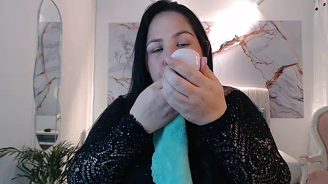 Ashley Grahaam online show from 11/16/25, 11:32