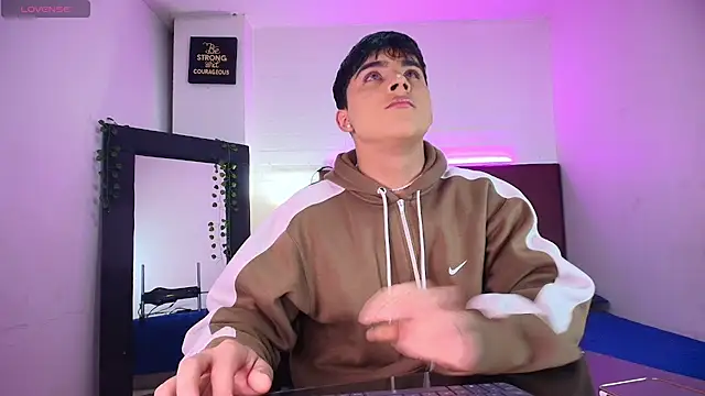 Lucass love online show from 09/28/25, 01:49