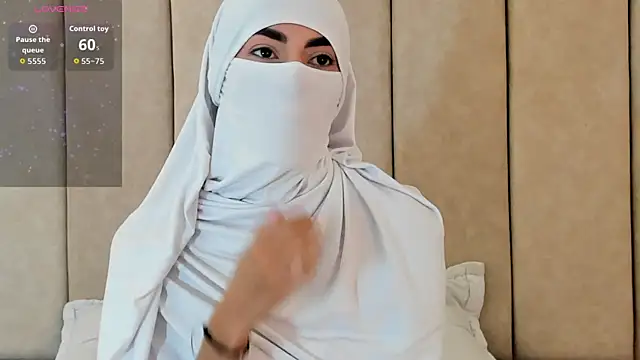  Zahiira  online show from 10/10/25, 11:53