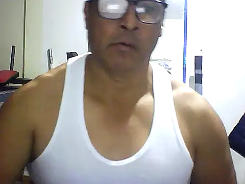 Snapshot of sexigym35 chatting on 10/08/25, 03:48 sexigym35 online show from 10/08/25, 03:48